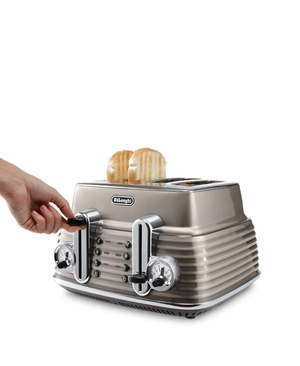 DeLonghi Scultura 4 Slice Toaster - Metallic on promo